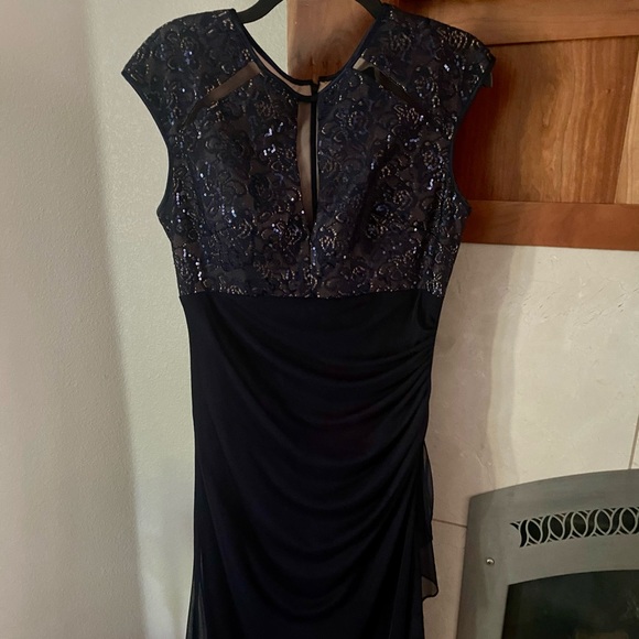 Navy blue formal dress front sexy keyhole 💙 - Picture 4 of 6